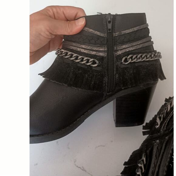 Y2K NWOT Rampage black booties fringe layered leather/ chains Western boho SZ 8 - Picture 5 of 7